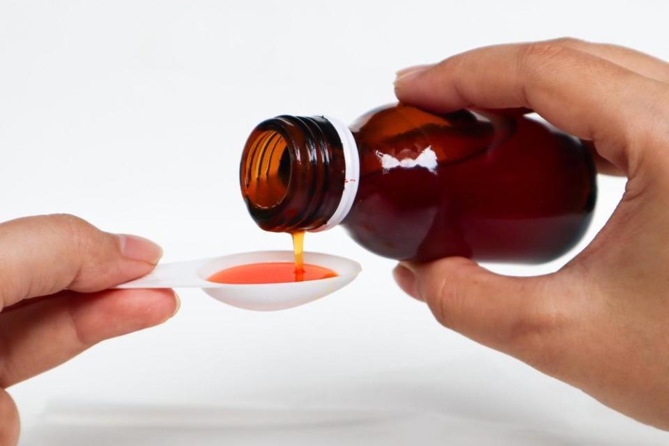 两人非法出售456瓶“止咳糖浆”获利15960元，被判贩卖毒品罪双双获刑