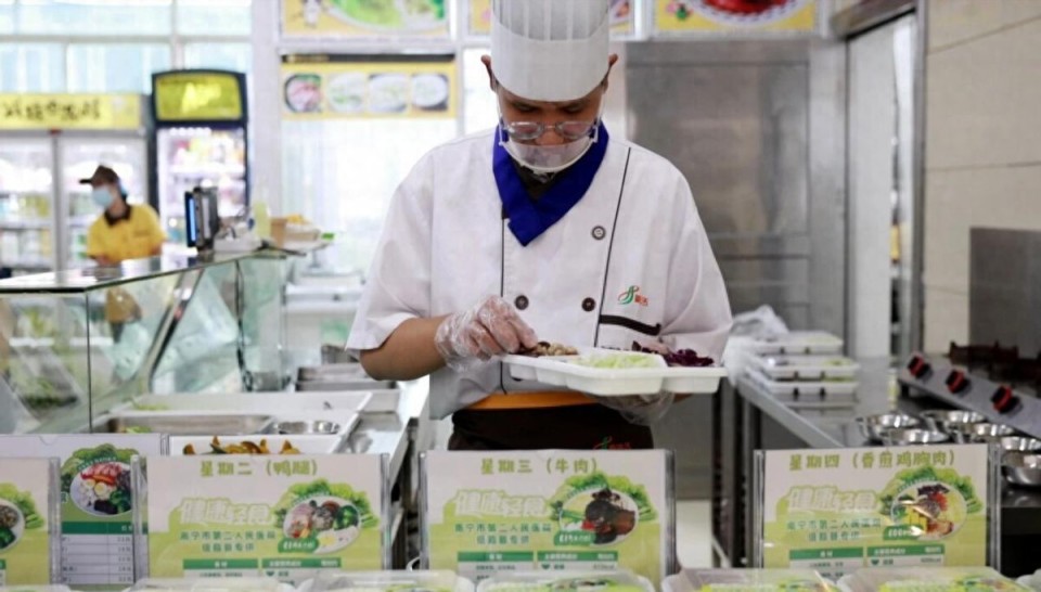多家三甲医院推出外卖，包含减脂餐、月子餐、中药奶茶等