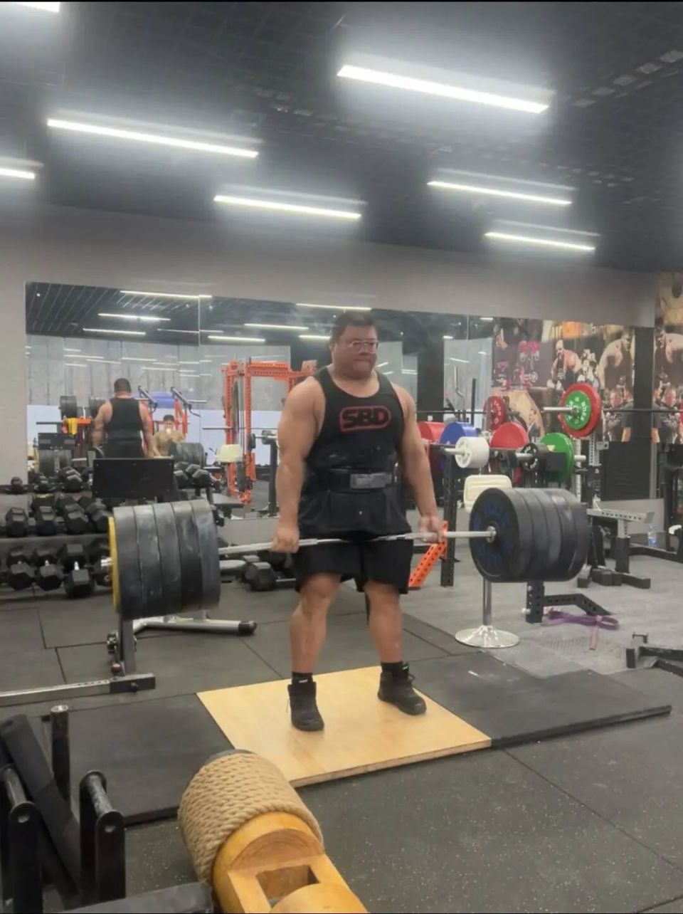 340斤男生展示8块腹肌走红，被誉为“当代许褚”，本人：健身后一直没生过病