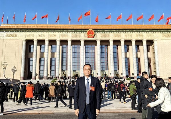 全国人大代表庹庆明：建议将70岁及以上参保老人全口义齿修复费用纳入医保报销范围